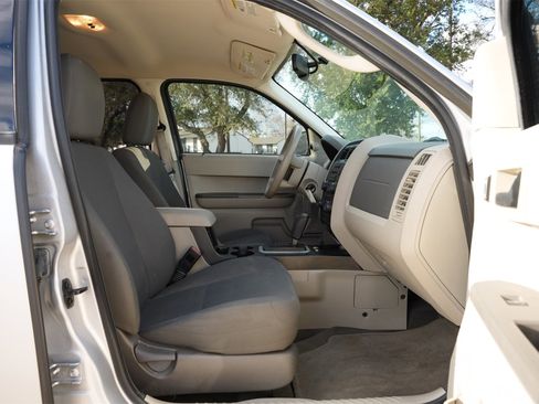 Used 2011 Ford Escape XLS w/ 101A Rapid Spec Order Code image 23