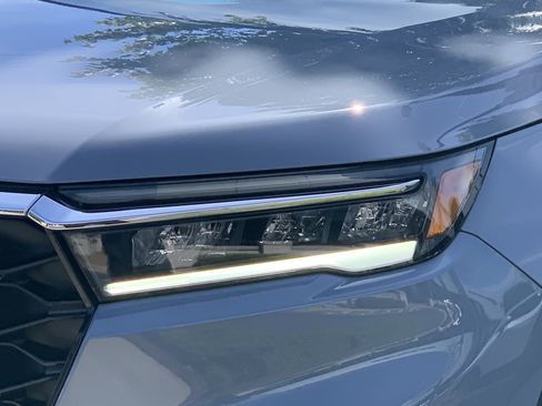 Used 2025 Honda Pilot Touring image 6