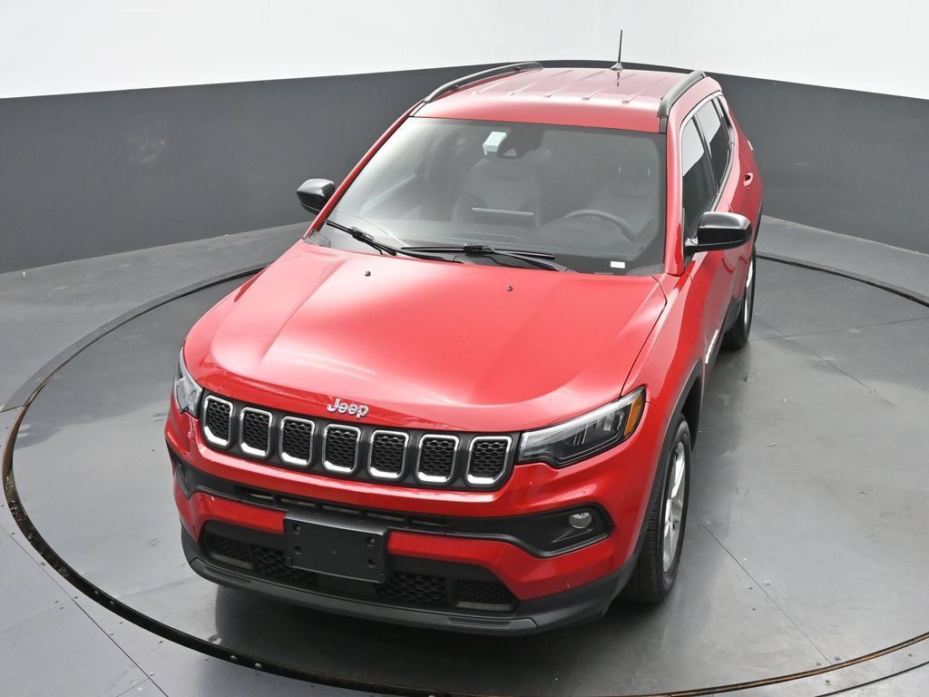 Used 2024 Jeep Compass Latitude AWD/4WD image 41