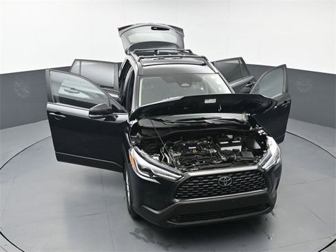 Used 2023 Toyota Corolla Cross LE image 52
