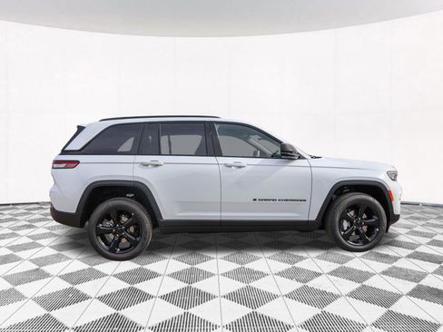 New 2025 Jeep Grand Cherokee Limited w/ Luxury Tech Group II image 12