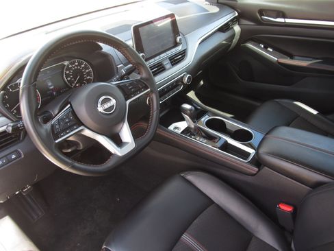 Used 2025 Nissan Altima 2.5 SR FWD image 14