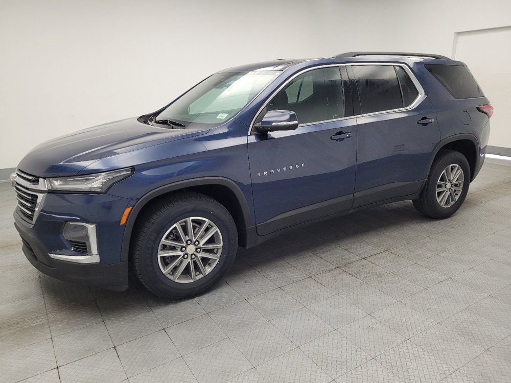 Used 2023 Chevrolet Traverse LT FWD image 2