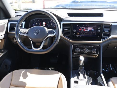 Used 2022 Volkswagen Atlas Cross Sport SE w/ Panoramic Sunroof Package image 38