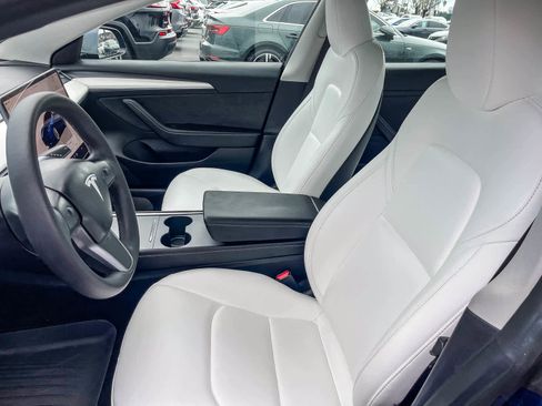 Used 2023 Tesla Model 3 Standard Range image 16