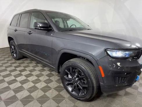 Used 2023 Jeep Grand Cherokee 30th Anniversary AWD/4WD image 13