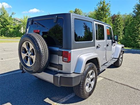 Used 2017 Jeep Wrangler Unlimited Sahara w/ Connectivity Group image 8
