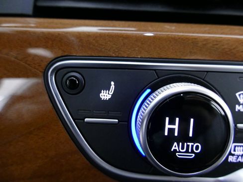 Used 2023 Audi A4 2.0T Premium w/ Convenience Package image 21