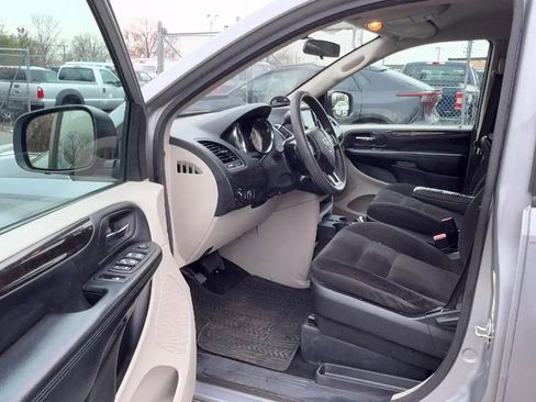 Used 2018 Dodge Grand Caravan SE image 21