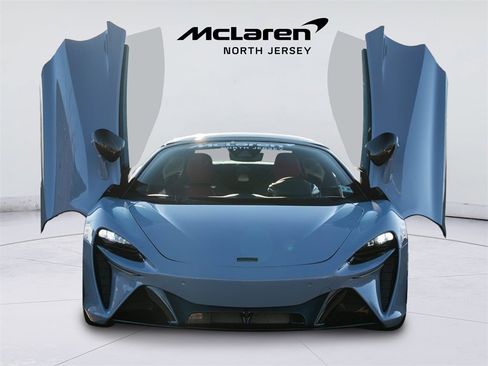 Used 2025 McLaren Artura Spider image 28