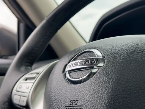 Used 2016 Nissan Rogue SV image 12