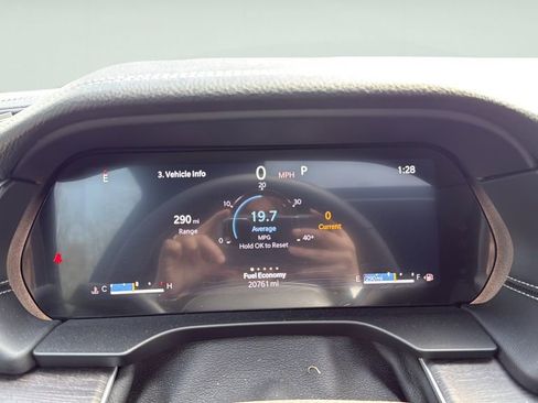 Used 2024 Jeep Grand Cherokee Limited w/ Luxury Tech Group II AWD/4WD image 32