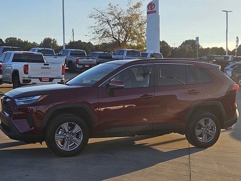 Used 2022 Toyota RAV4 XLE w/ Convenience Package image 23