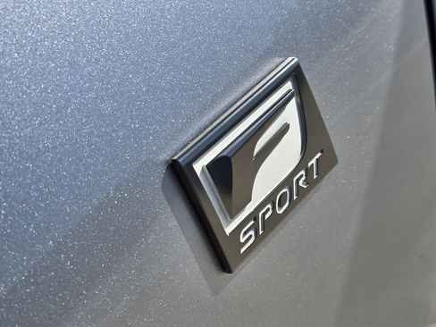 Used 2024 Lexus ES 300h F Sport image 10