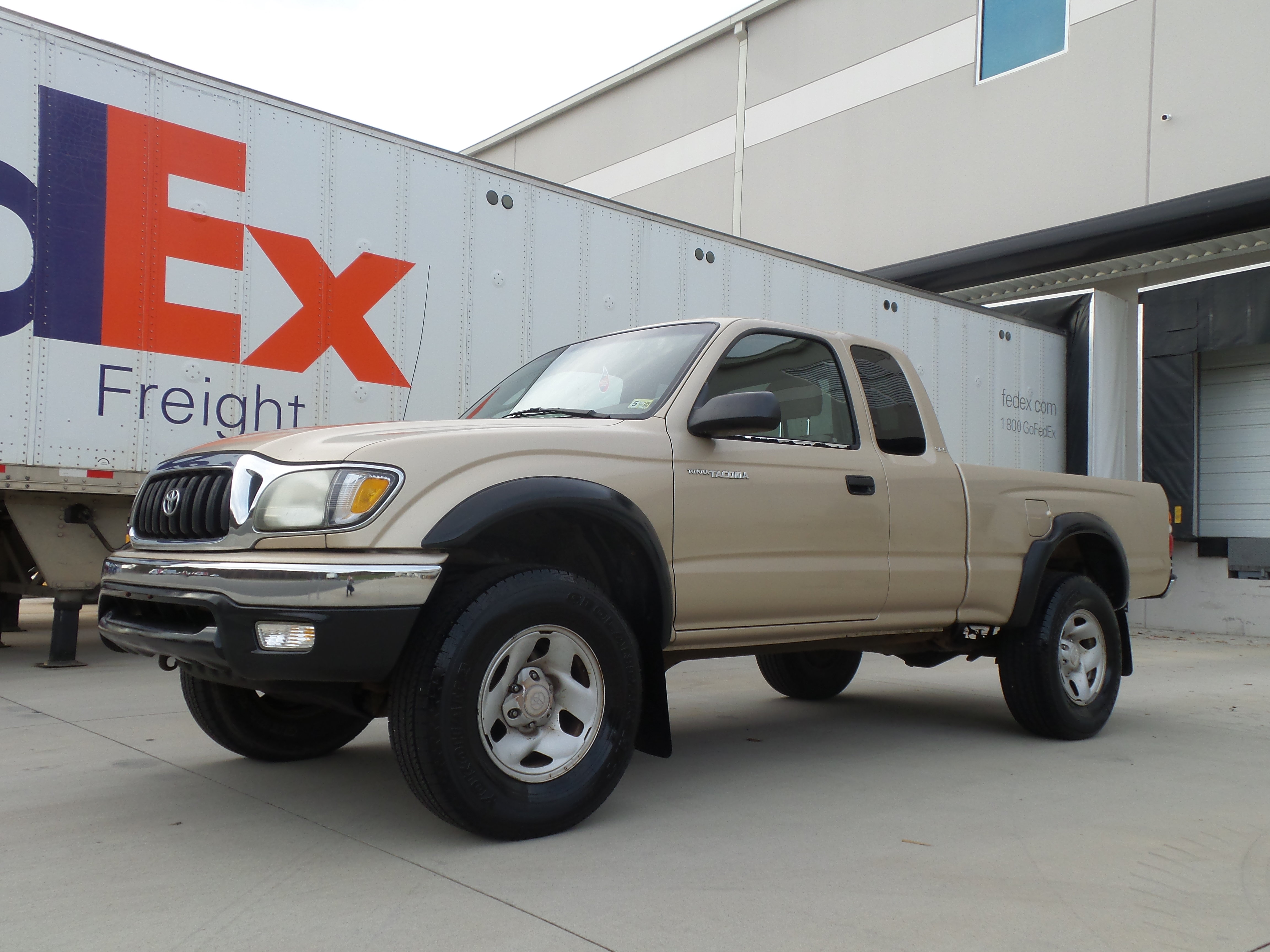 Used 2002 Toyota Tacoma PreRunner RWD image 1