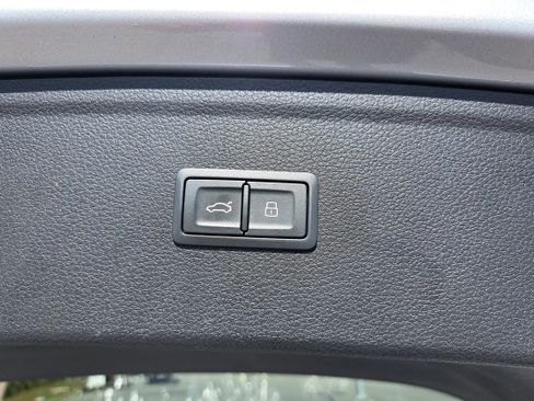 Used 2025 Audi Q5 2.0T Premium image 13