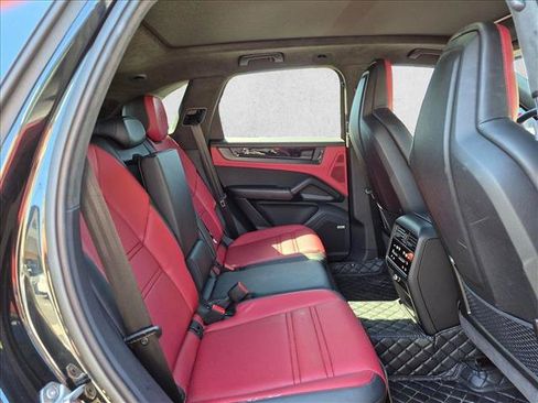 Used 2025 Porsche Cayenne GTS AWD/4WD image 18