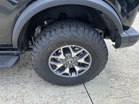 New 2025 Ford Bronco Badlands image 3