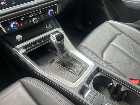 Used 2020 Audi Q3 2.0T Premium Plus w/ Premium Plus Package AWD/4WD image 16