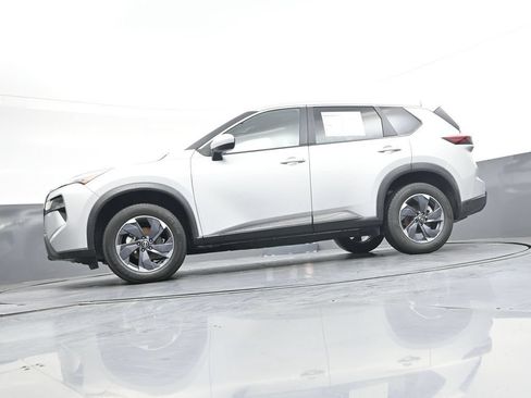 Used 2025 Nissan Rogue SV FWD image 47