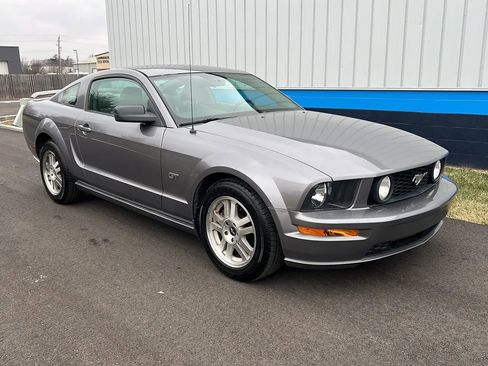 Used 2006 Ford Mustang GT image 3