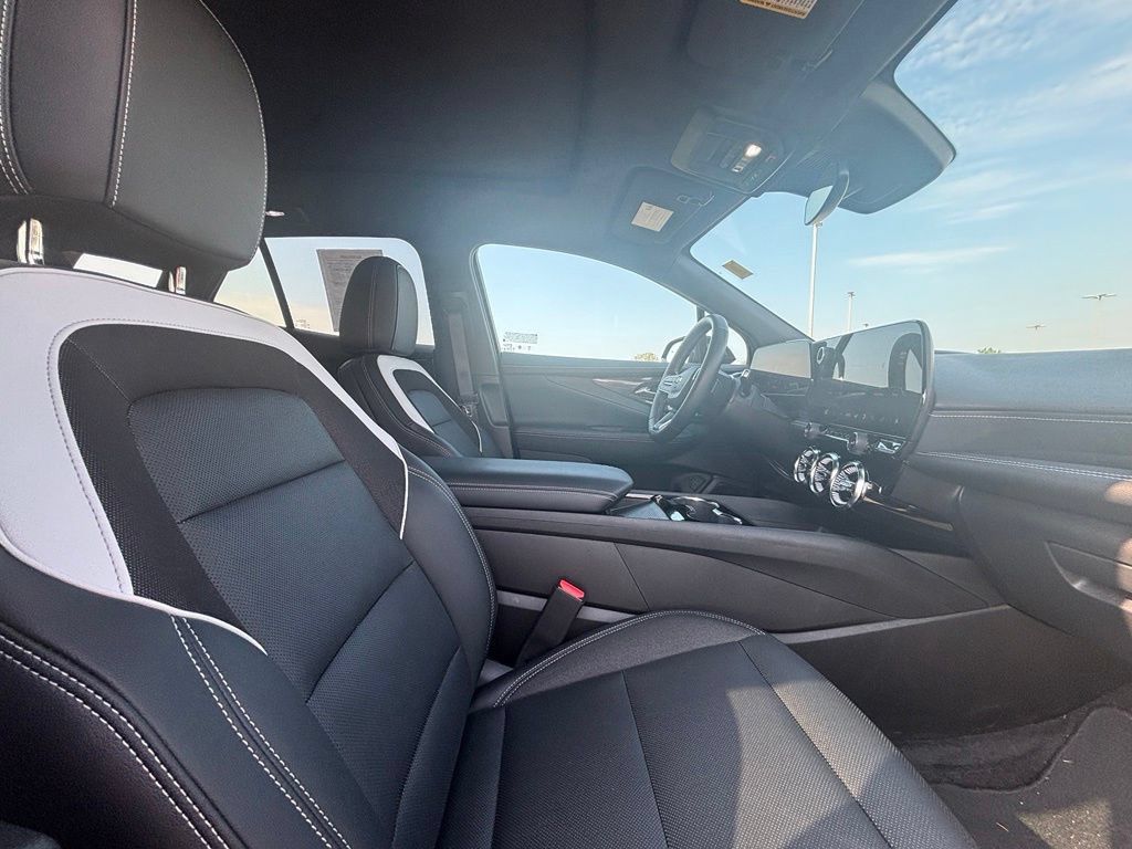 Used 2024 Chevrolet Blazer EV LT AWD/4WD image 34