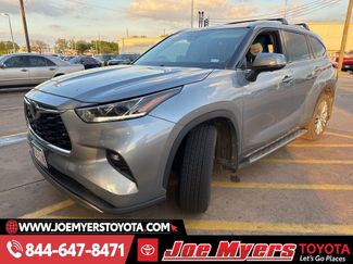 Used 2023 Toyota Highlander Platinum video 1