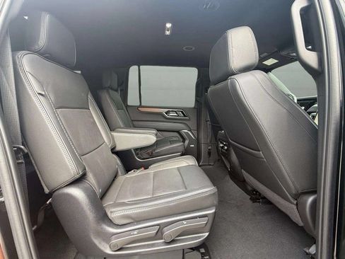 Used 2025 GMC Yukon XL Denali AWD/4WD image 48