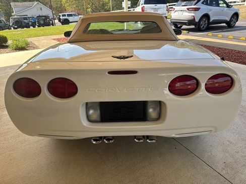 Used 2002 Chevrolet Corvette Convertible w/ Preferred Equipment Group1 image 8