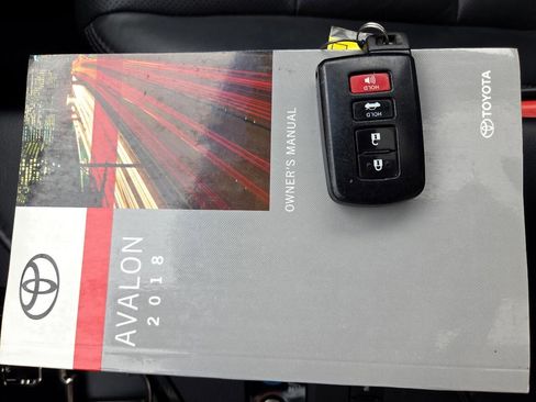 Used 2018 Toyota Avalon Limited image 37