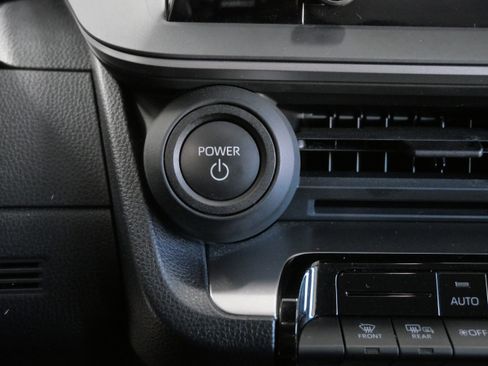 Certified 2025 Toyota Prius LE image 30