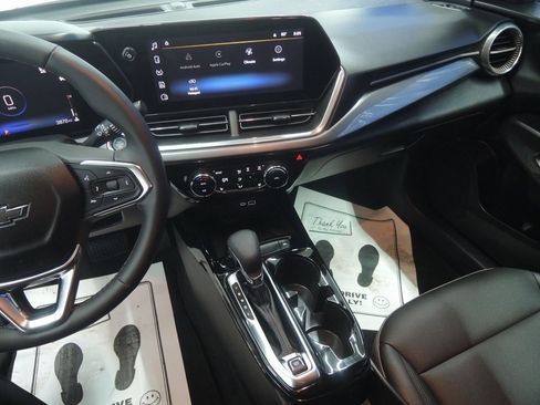 Used 2025 Chevrolet Trax ACTIV w/ Sunroof Package image 17