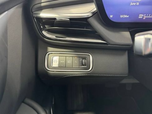 Used 2025 Buick Enclave Preferred FWD image 19