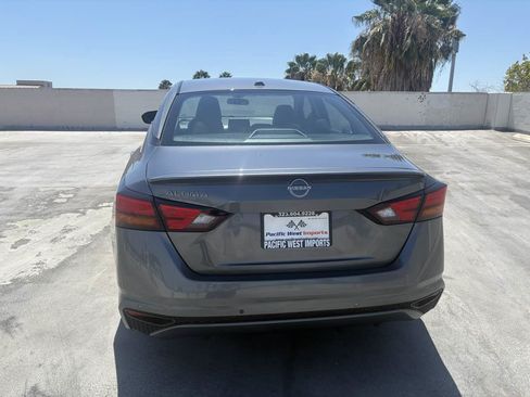 Used 2025 Nissan Altima 2.5 SV FWD image 11