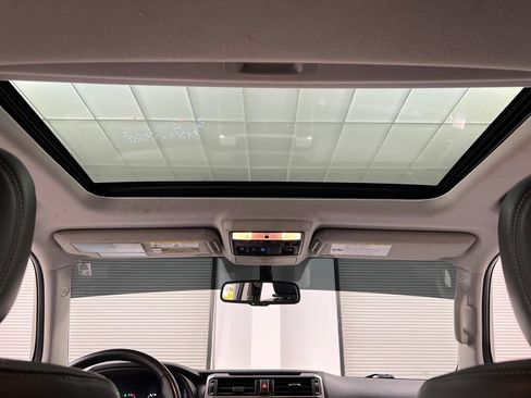 Used 2018 Toyota 4Runner Limited w/ Four Season Floor Mat Package AWD/4WD image 45