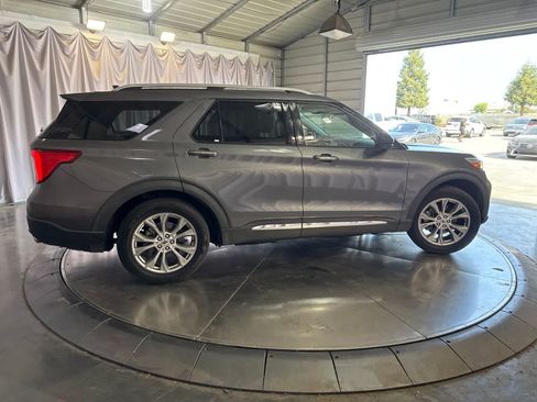 Used 2022 Ford Explorer Limited RWD image 4