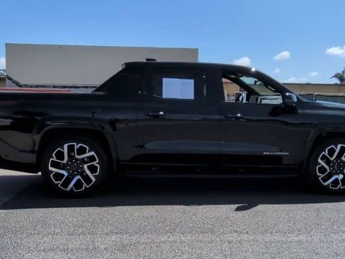 Certified 2024 Chevrolet Silverado EV RST AWD/4WD image 11