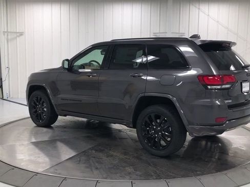 Used 2019 Jeep Grand Cherokee Altitude AWD/4WD image 6