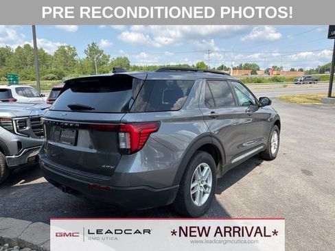 Used 2025 Ford Explorer Active AWD/4WD image 5