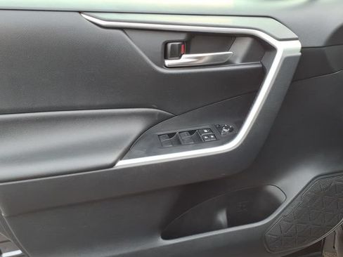 Used 2019 Toyota RAV4 XLE w/ Convenience Package AWD/4WD image 13