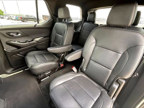 Used 2023 Chevrolet Traverse LT FWD image 19