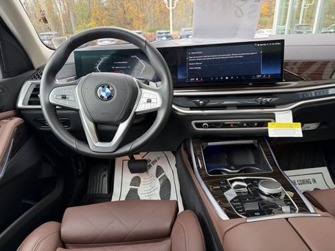 Used 2025 BMW X7 xDrive40i w/ Climate Comfort Package image 12
