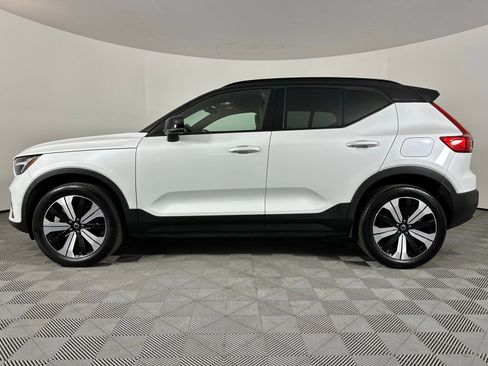 Used 2023 Volvo XC40 Recharge Plus image 17