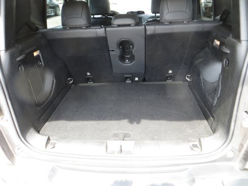 Used 2016 Jeep Renegade Limited image 11