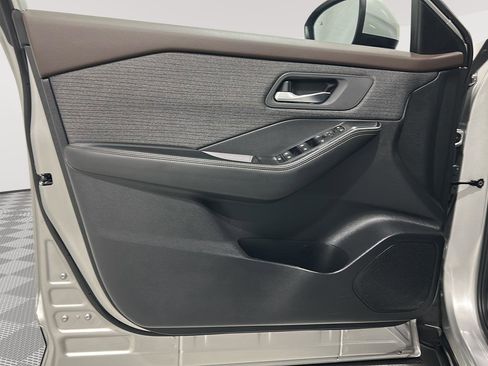 Used 2023 Nissan Rogue SV image 22