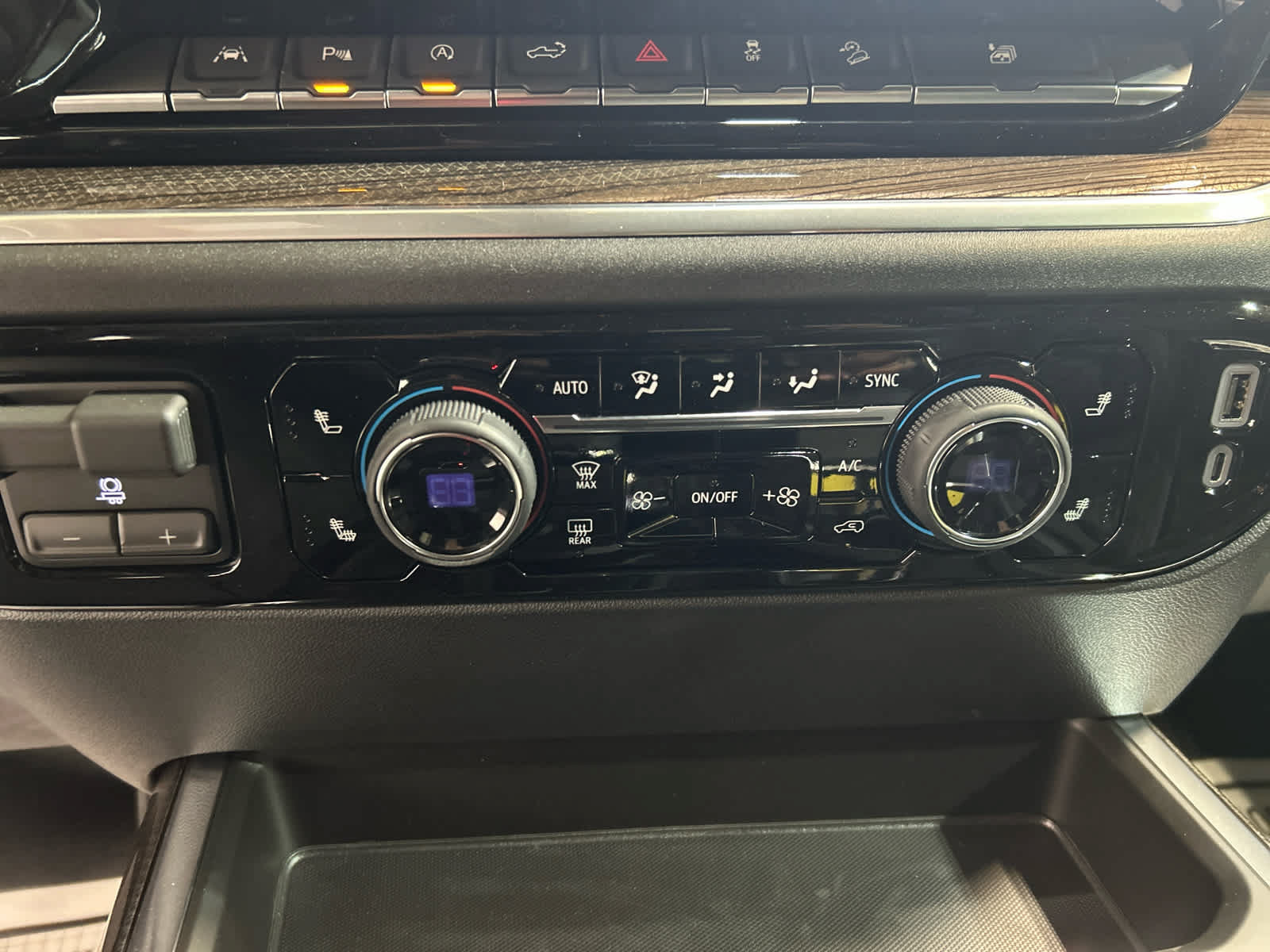 New 2026 Chevrolet Silverado 1500 RST AWD/4WD image 17