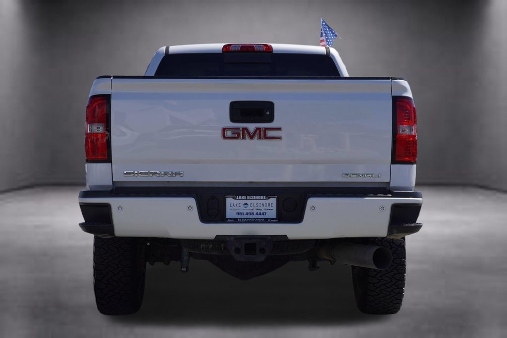 Used 2018 GMC Sierra 2500 Denali w/ Duramax Plus Package AWD/4WD image 5