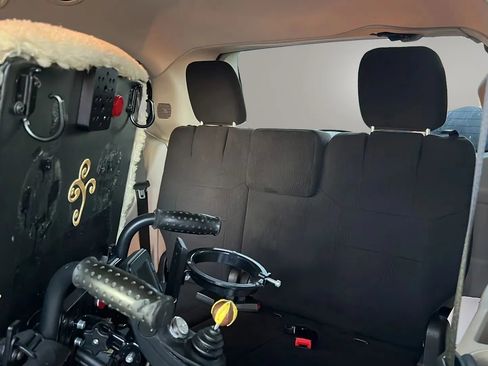 Used 2011 Dodge Grand Caravan Mainstreet w/ PWR Convenience Group image 6