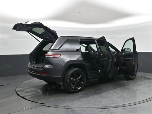 New 2025 Jeep Grand Cherokee Altitude image 45