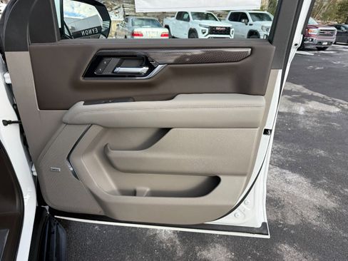 New 2026 GMC Yukon Elevation image 25